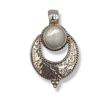 Silver Byzantine style pendant with mother of pearl stone