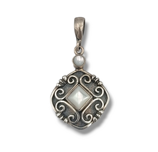 Silver byzantine style pendant with mother of pearl stone