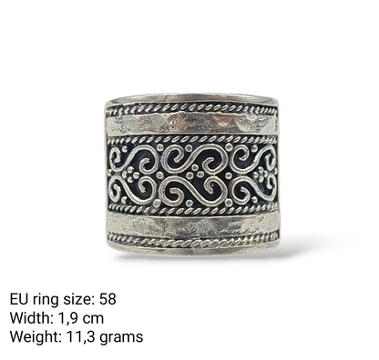 Silver byzantine style ring with Patine technique