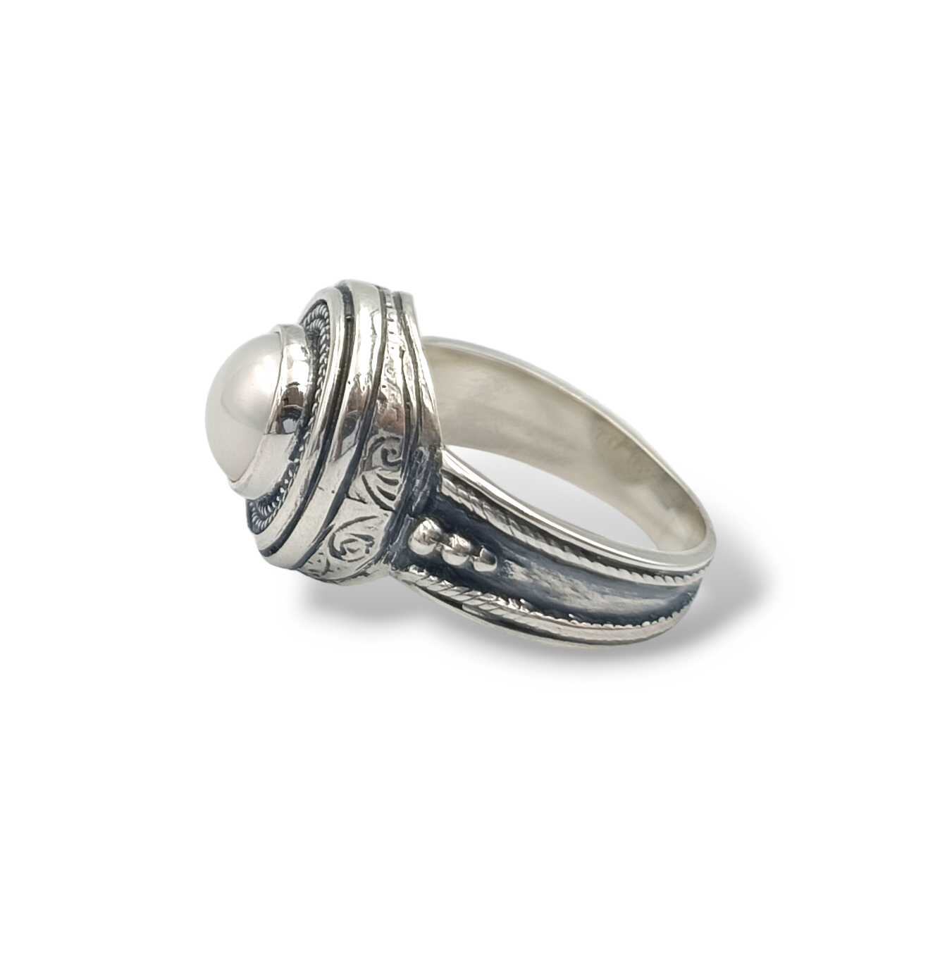 Silver byzantine style ring with sweet water pearl and Patine technique