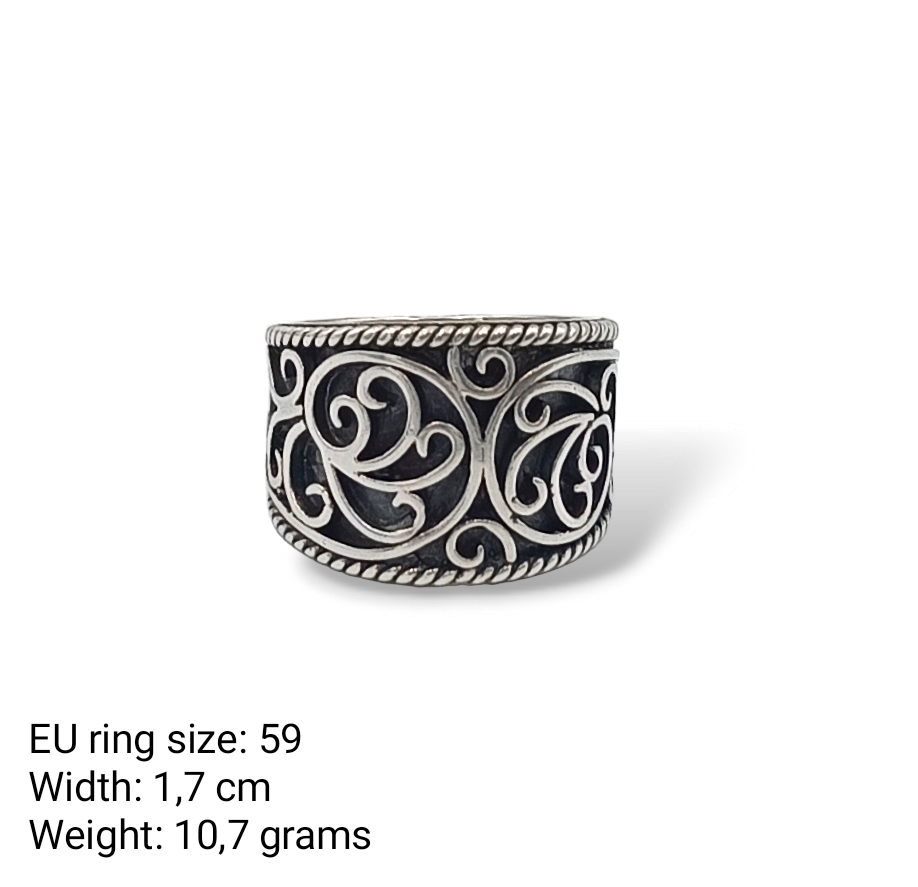 Silver byzantine style ring with Patine technique